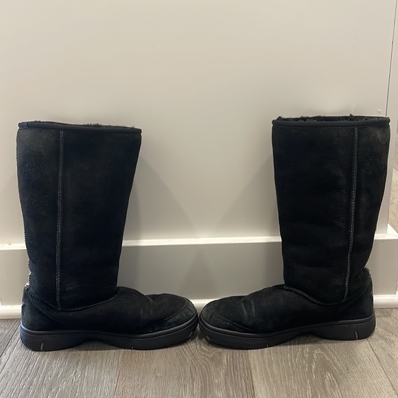 UGG Australia Shanleigh Black Sheepskin Lined Embroidered Heritage Line Boots 9 - Picture 2 of 13